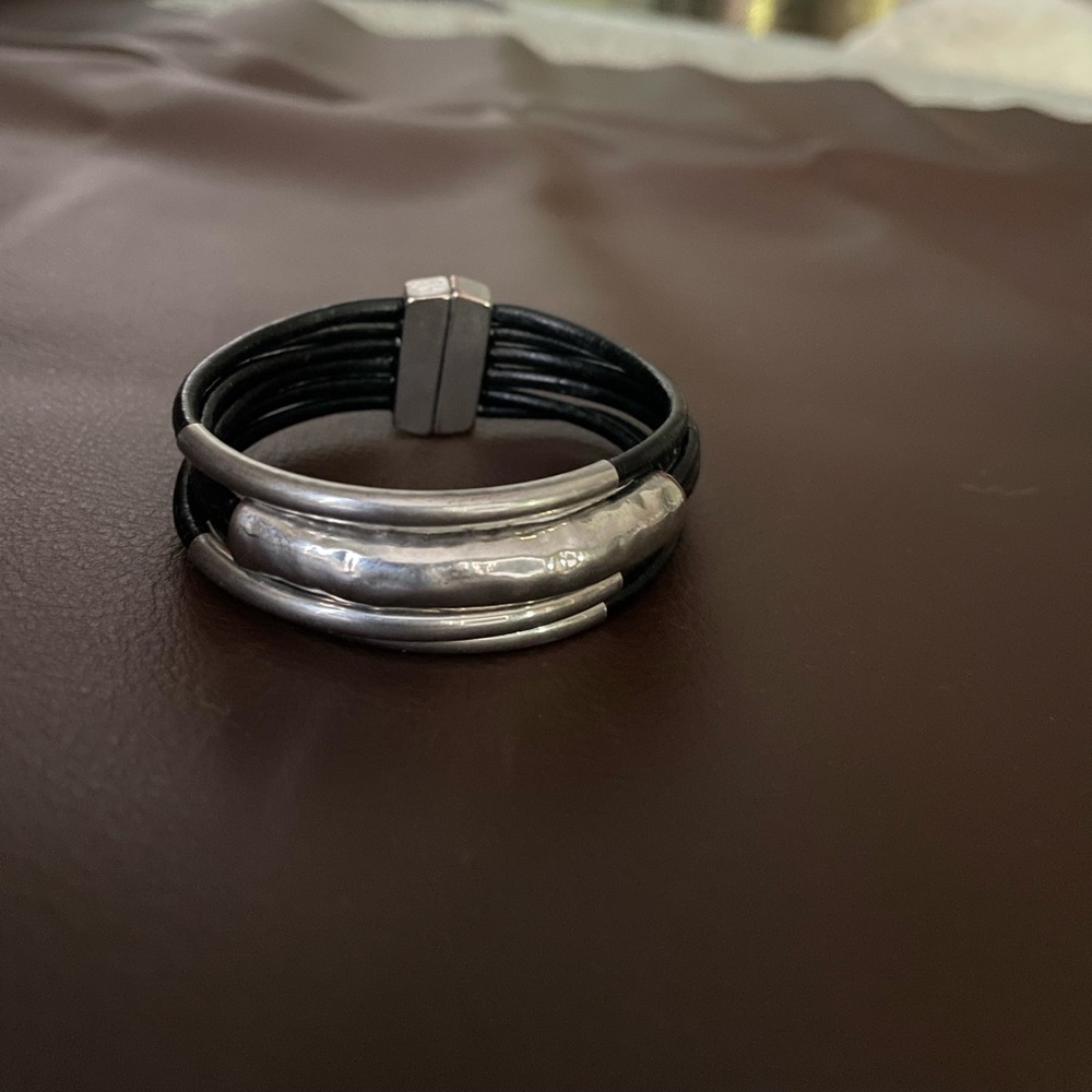 Silver and leather bracelet